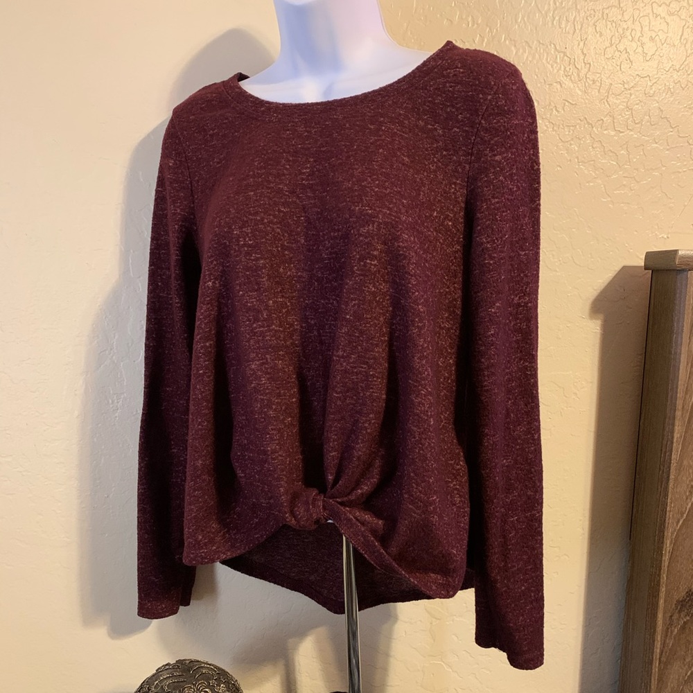 Long sleeve maroon sweater with detailed knot